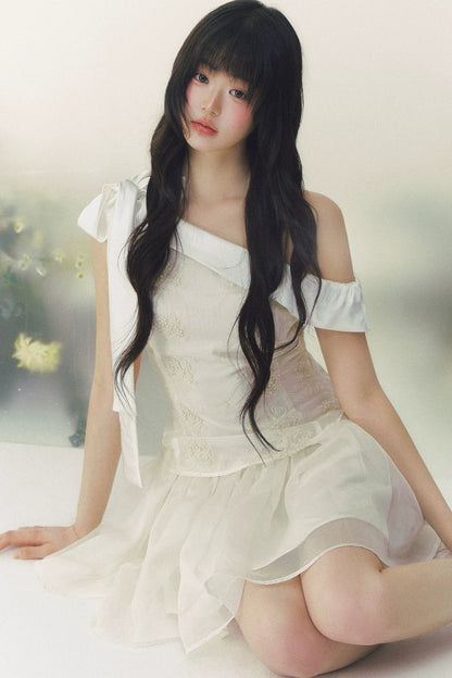 Robe midi princesse en satin brodé