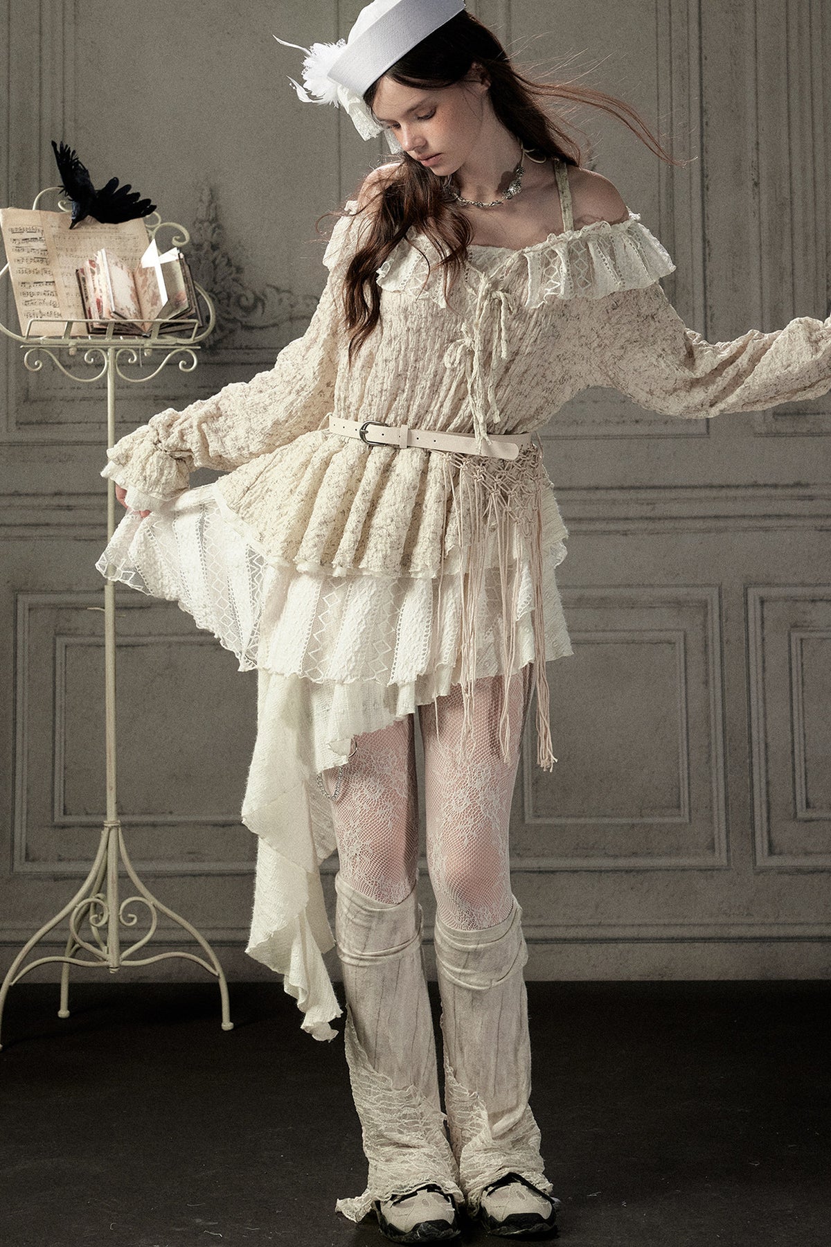 Beige One-Shoulder Lace Trailing Dress