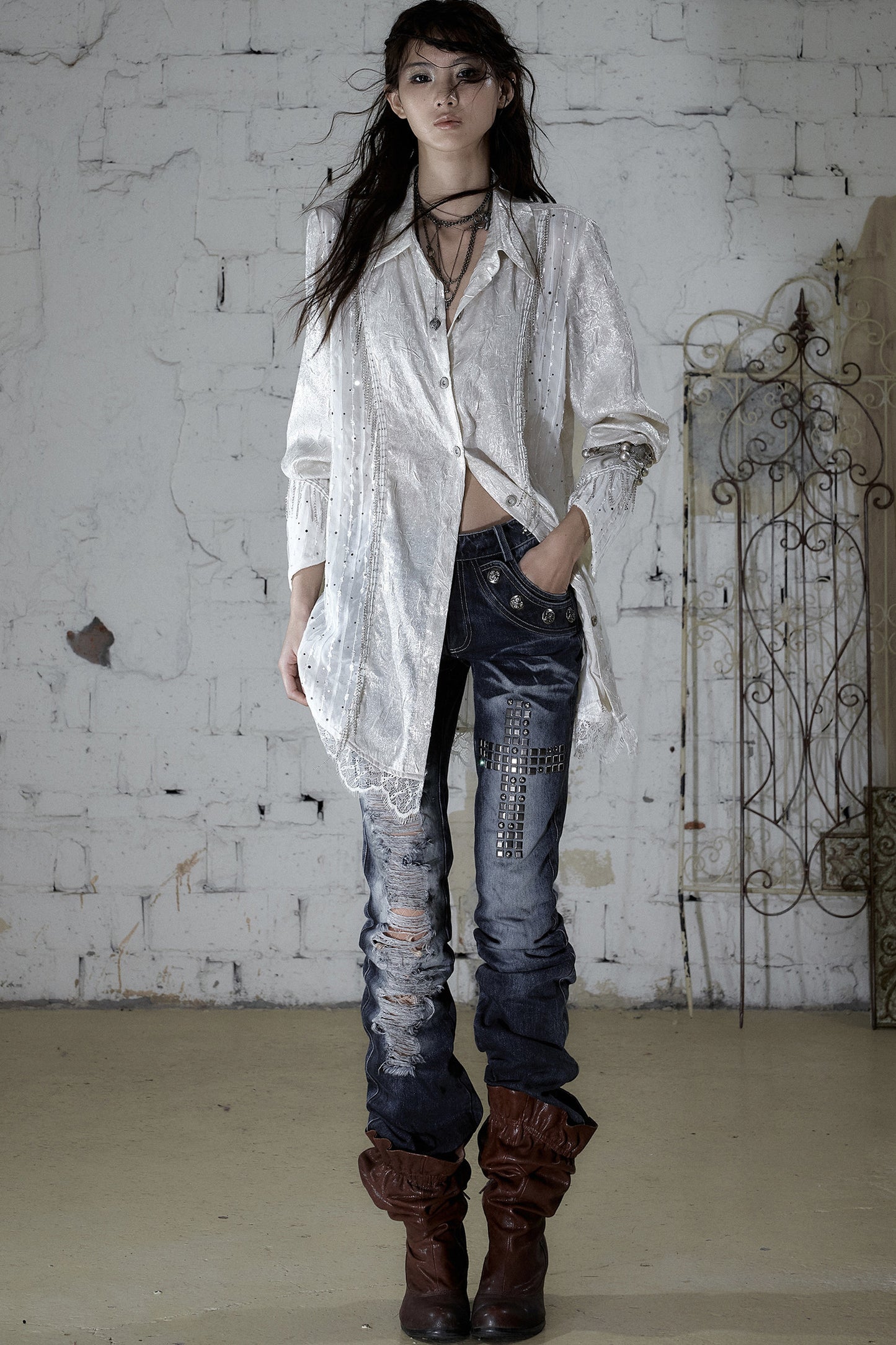 Barocke Satinbluse mit Kettenmuster