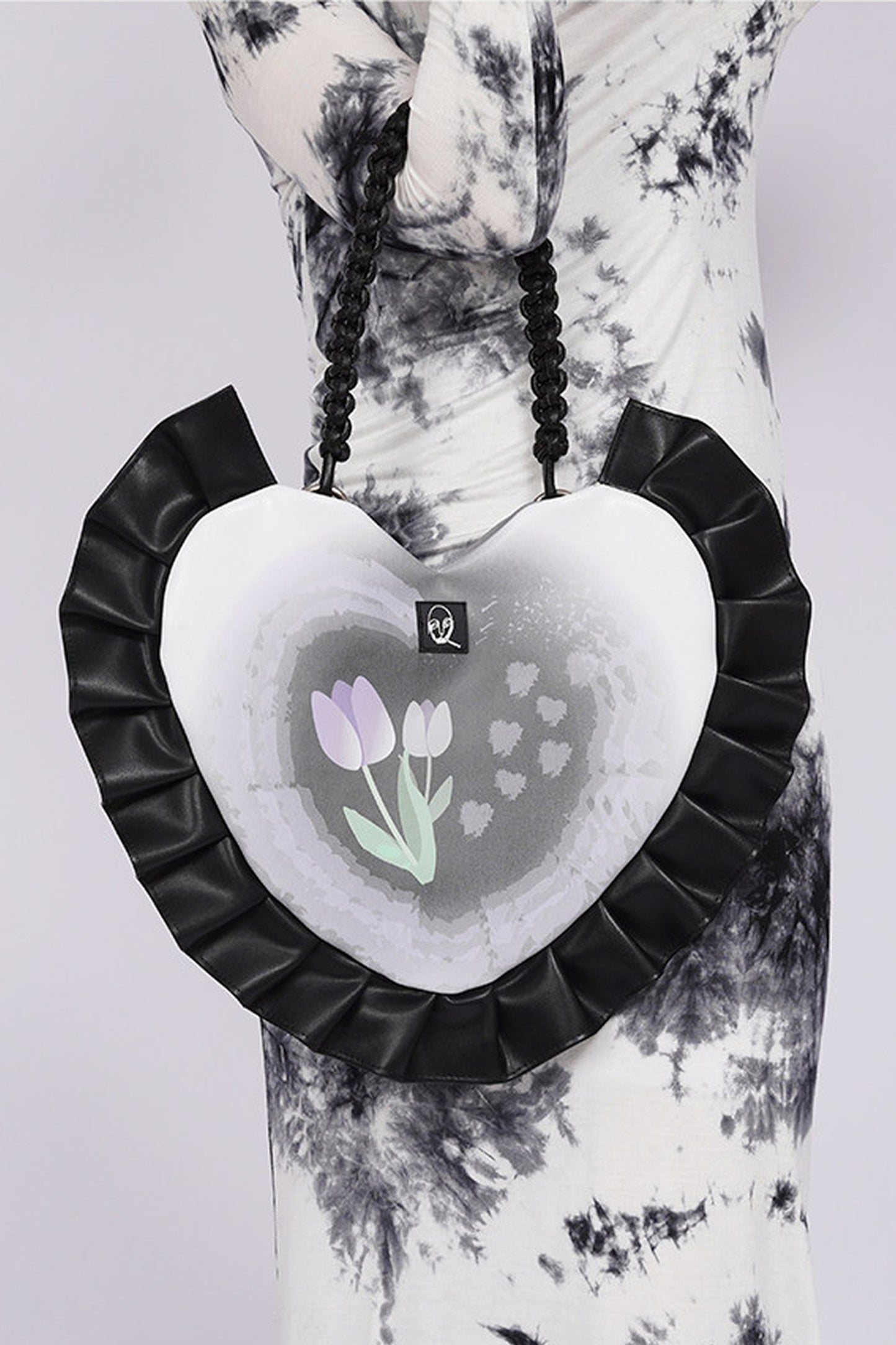 Tulip Heart Woven Crossbody Bag