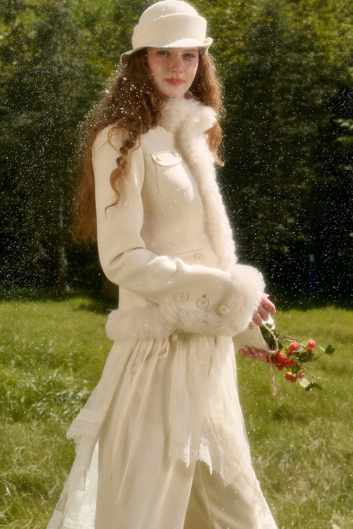 Flauschige kurze Jacke mit Stehkragen und Taschen