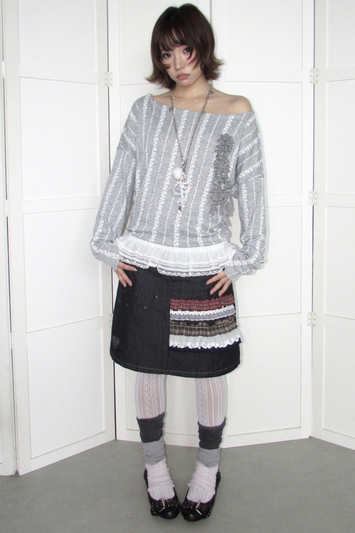 3D Corsage Lace Hem T-Shirt