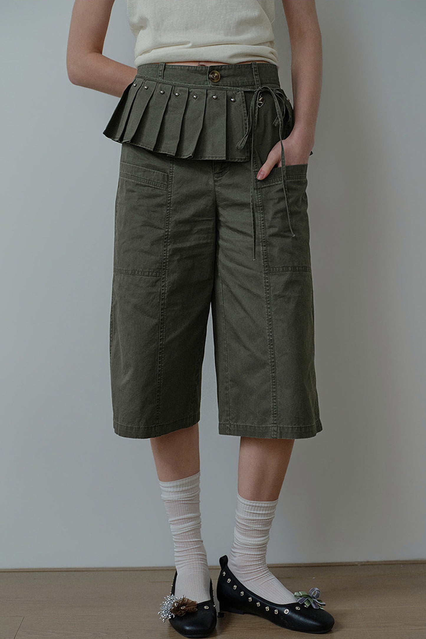 Pantaloni cropped a vita alta con orlo plissettato staccabile