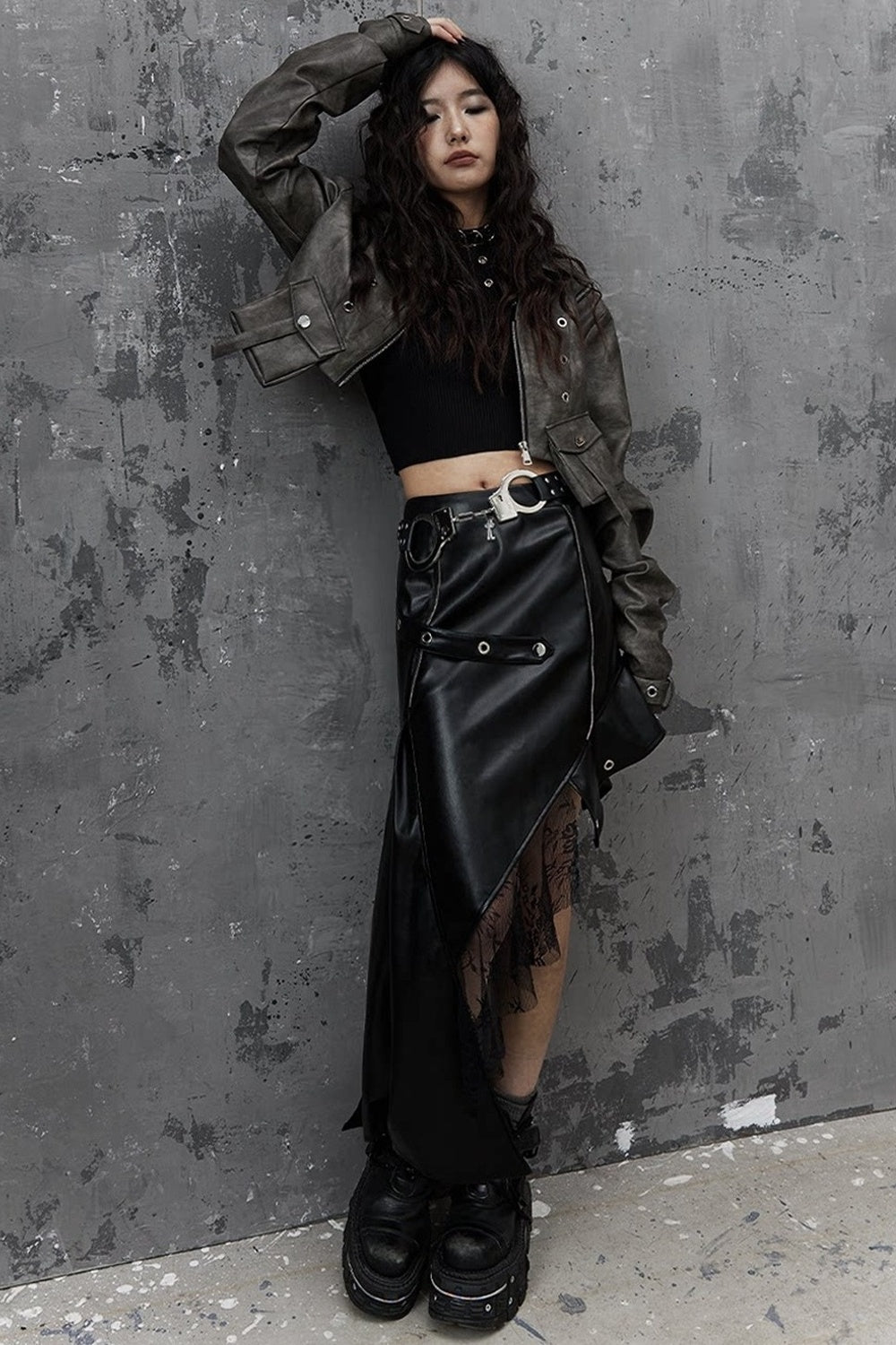 Asymmetrischer Patchworkrock aus Kunstleder