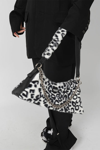Borsa a mano in pelliccia leopardata a scacchiera