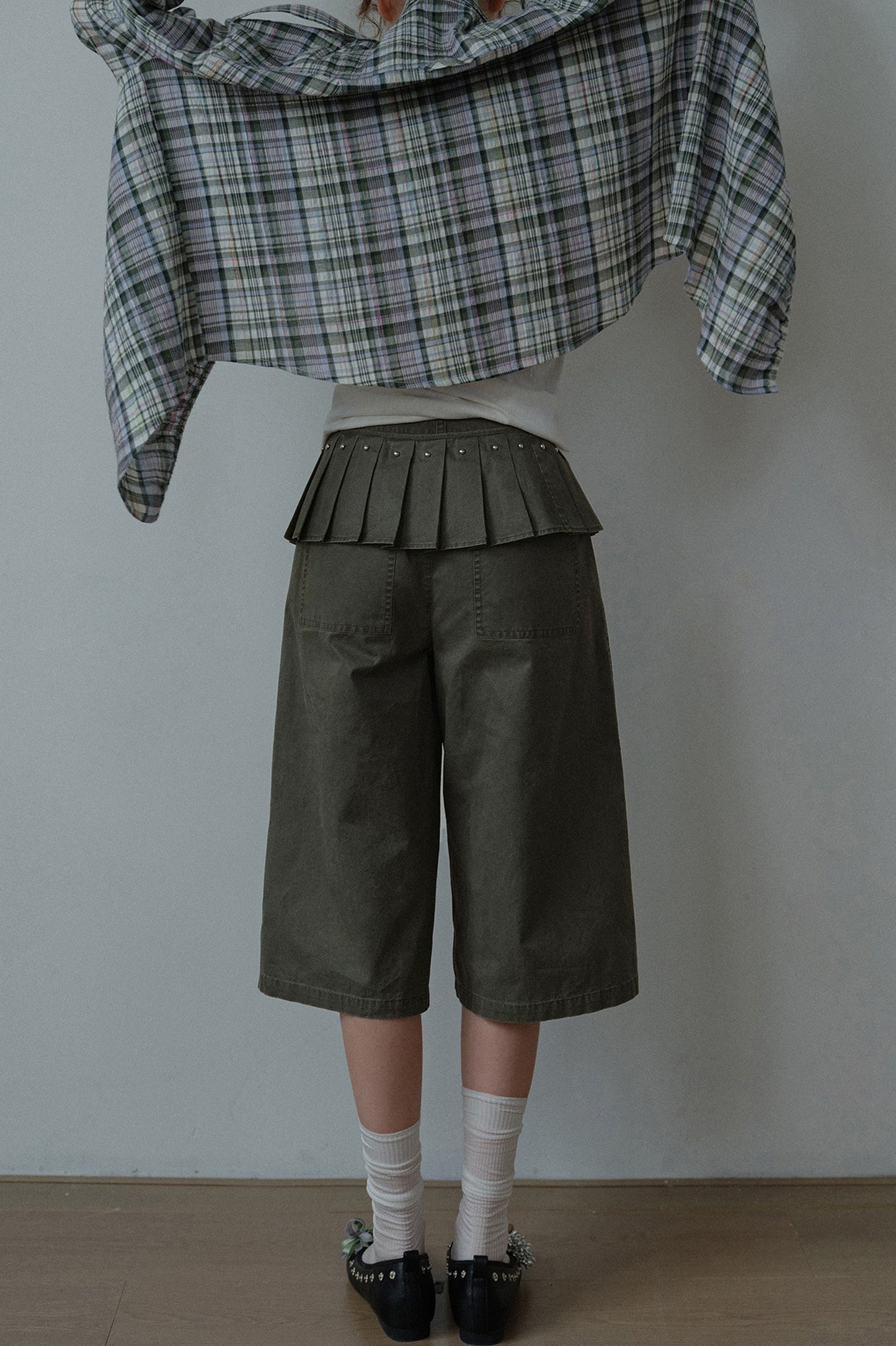 Pantaloni cropped a vita alta con orlo plissettato staccabile