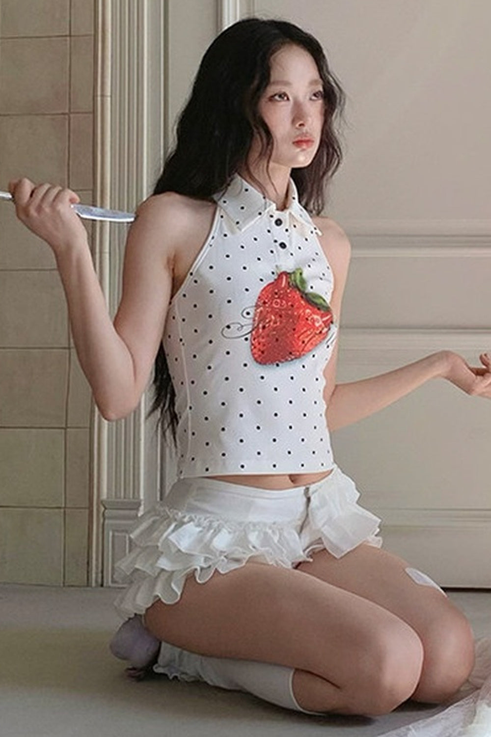 Top a canotta all'americana con schiena scoperta a pois fragola