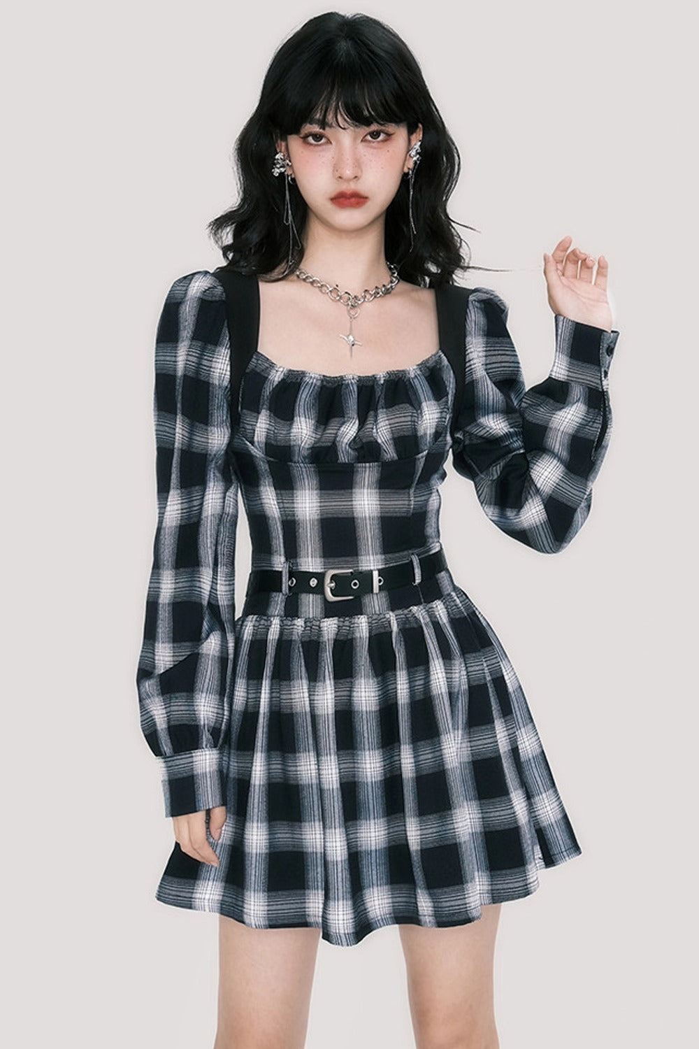 Robe à carreaux à manches longues cintrée à la taille