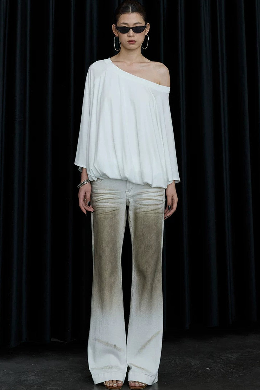 Blusa floreale con maniche a sbuffo e spalle scoperte
