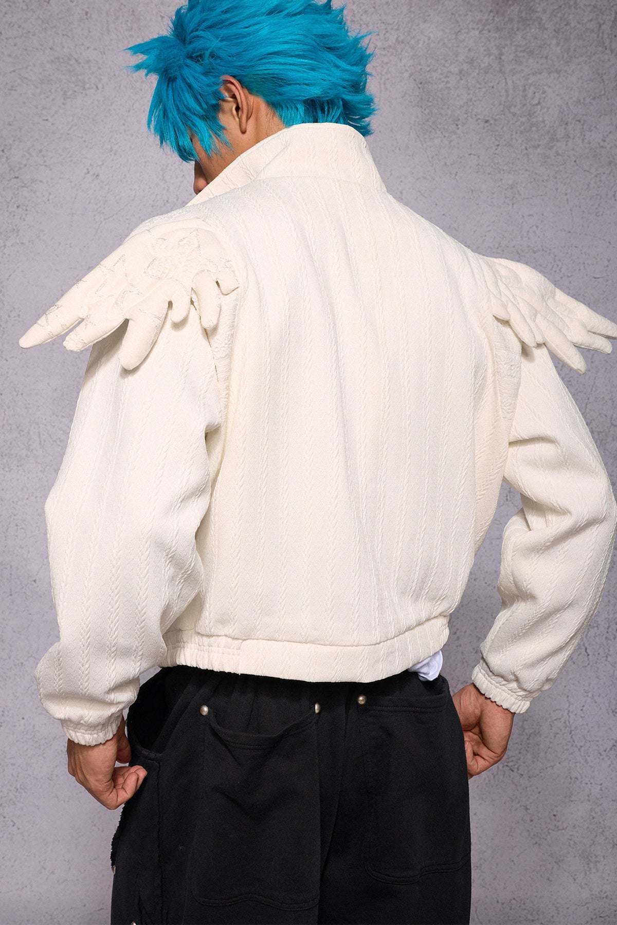 Jacke mit Patchwork-Strasssteinen und Engelsflügeln