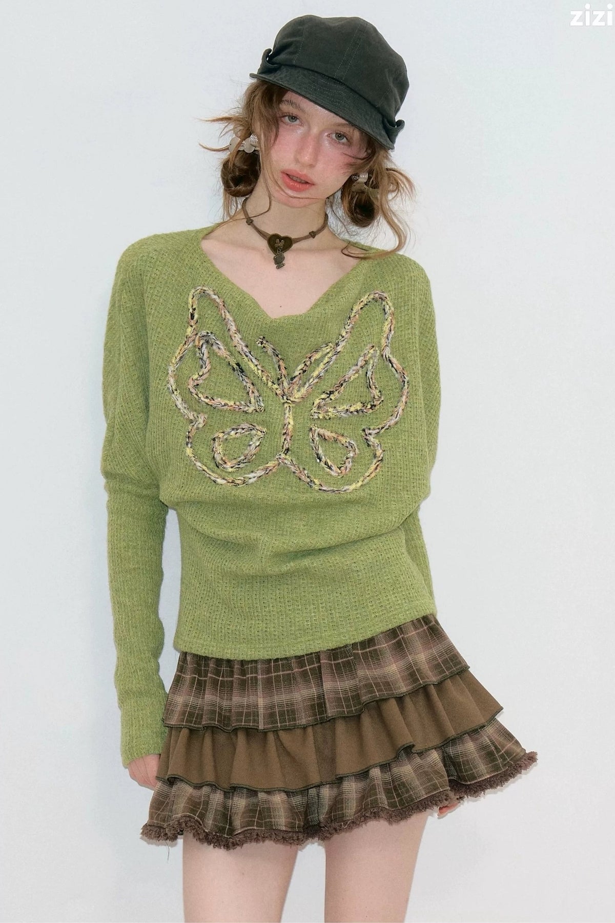 Stricktop mit Schmetterlingsstickerei