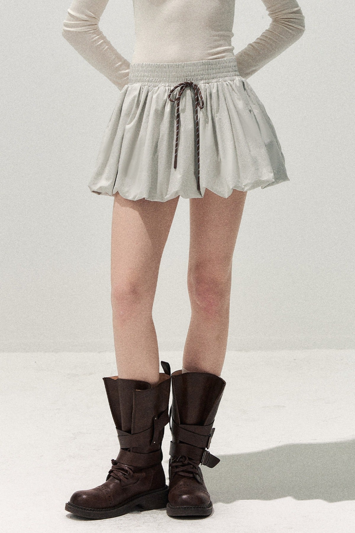 Set trench e gonna scozzese grigio-blu con bottoni decorativi