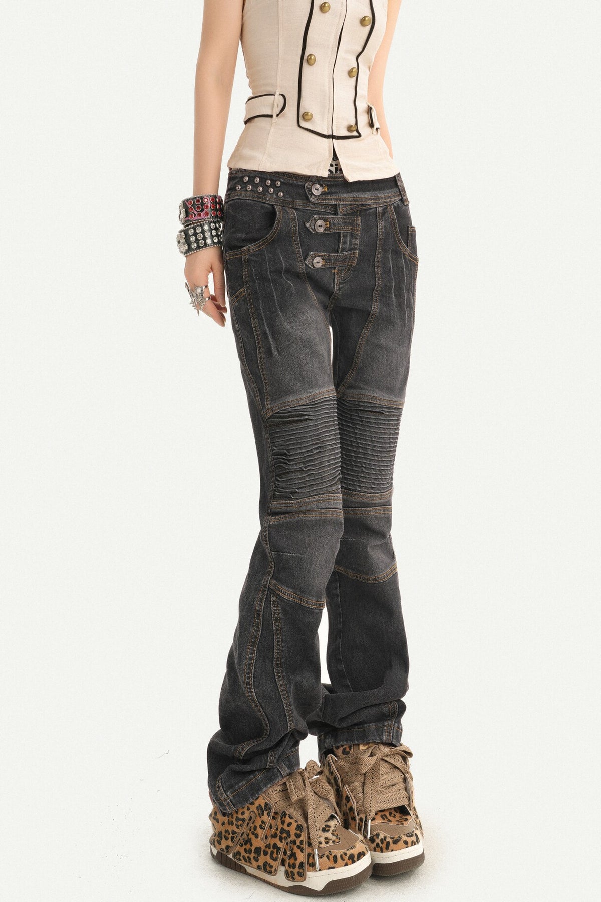 Gewaschene plissierte gerade Biker-Jeans