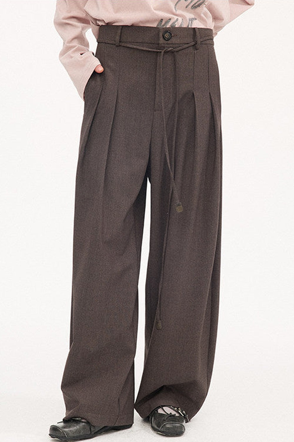 Curved Blade Pleated Wide-Leg Pants