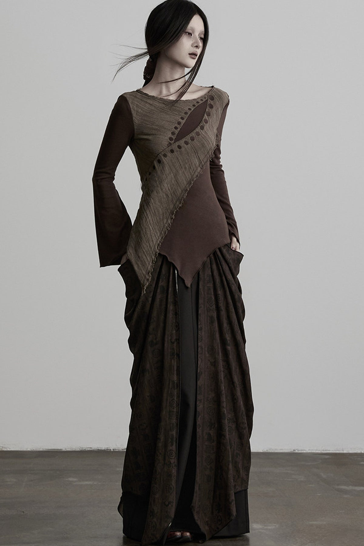 Asymmetrical Eye Embroidery Knit Top