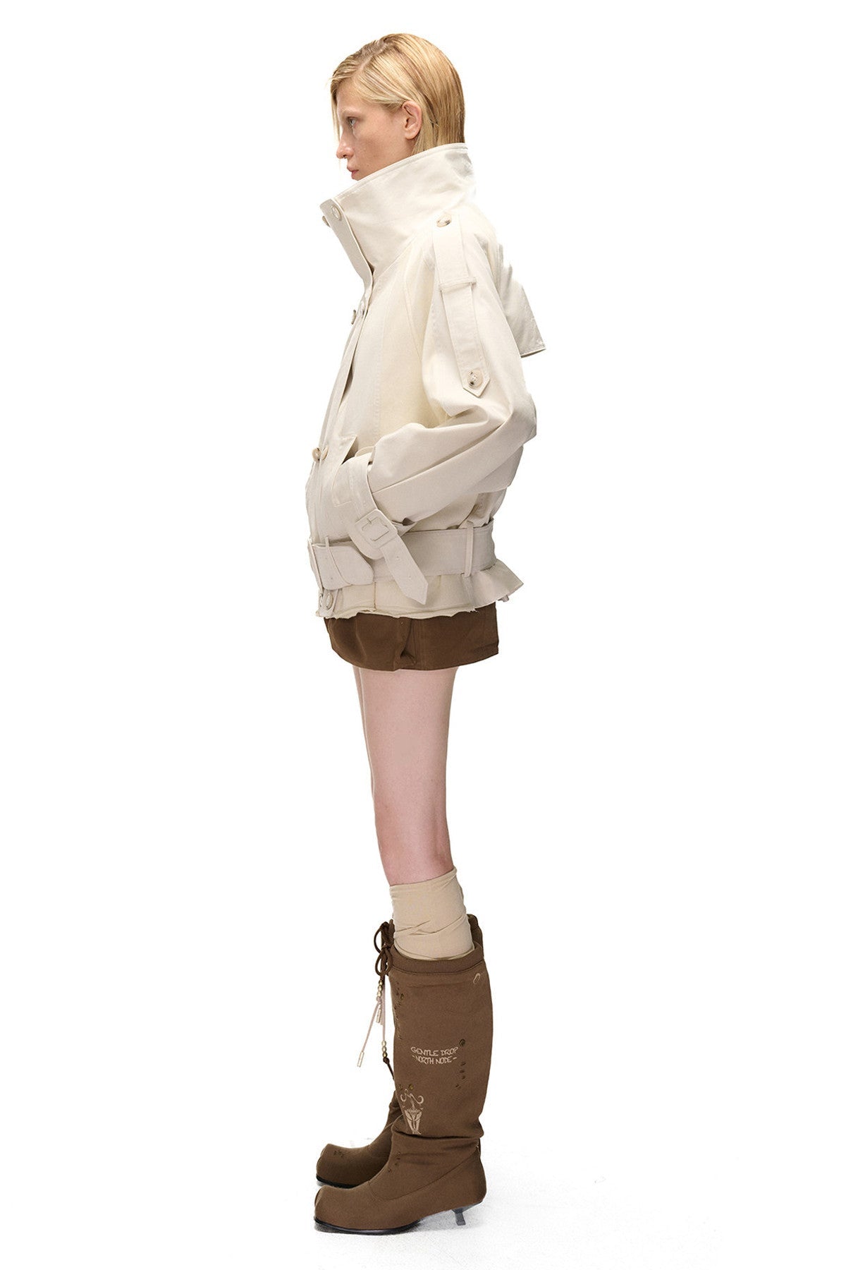 Kurzer Trenchcoat im Patchwork-Stil