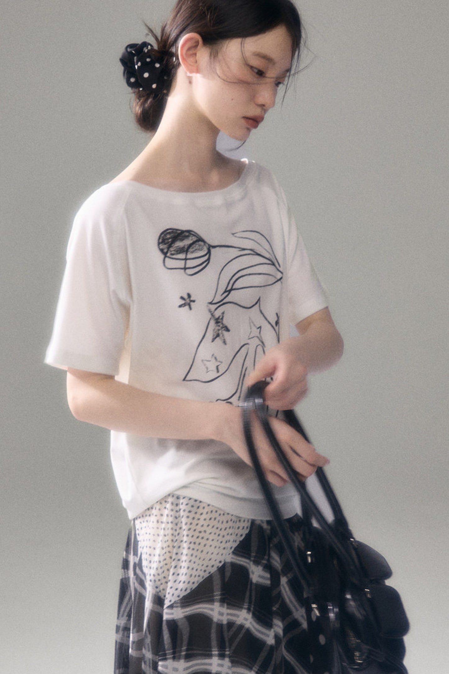Bird And Tulip Print One-Shoulder Tencel T-Shirt