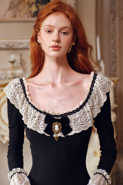 Schwarzes langärmeliges Strickkleid
