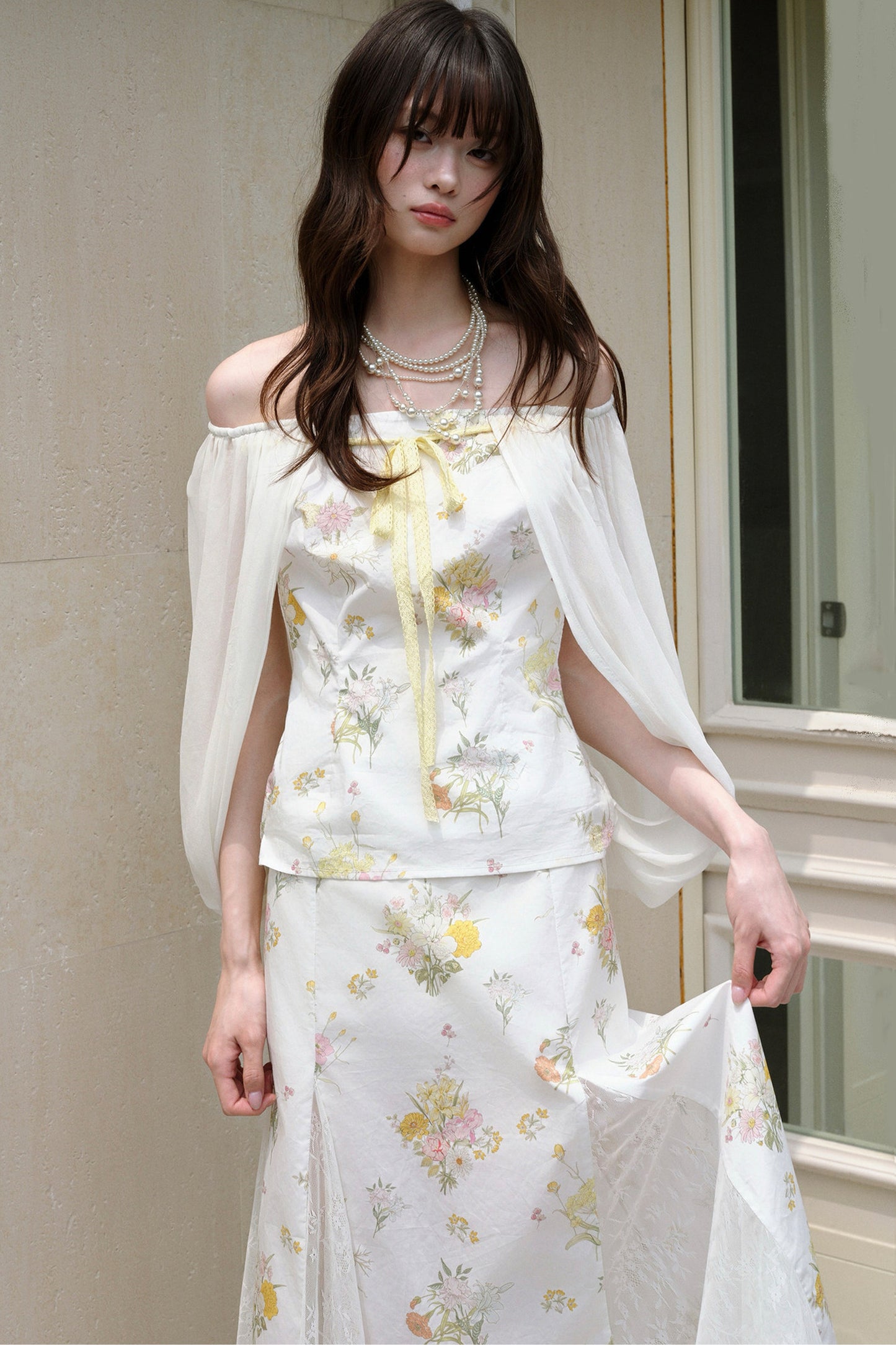 One-Shoulder-Oberteil aus floraler Gaze und Rock-Set