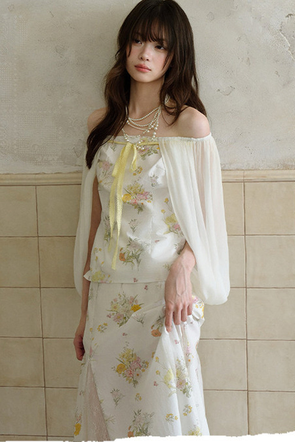 One-Shoulder-Oberteil aus floraler Gaze und Rock-Set