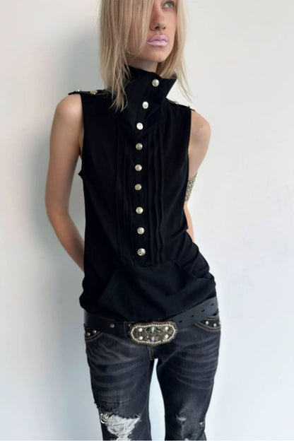 Top smanicato stile felpa con cappuccio con bottoni metallici