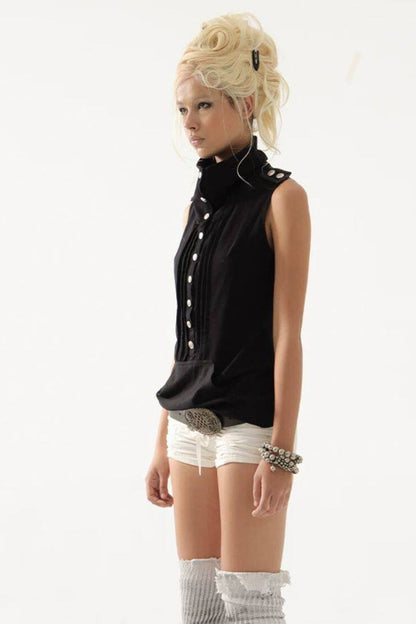 Top smanicato stile felpa con cappuccio con bottoni metallici
