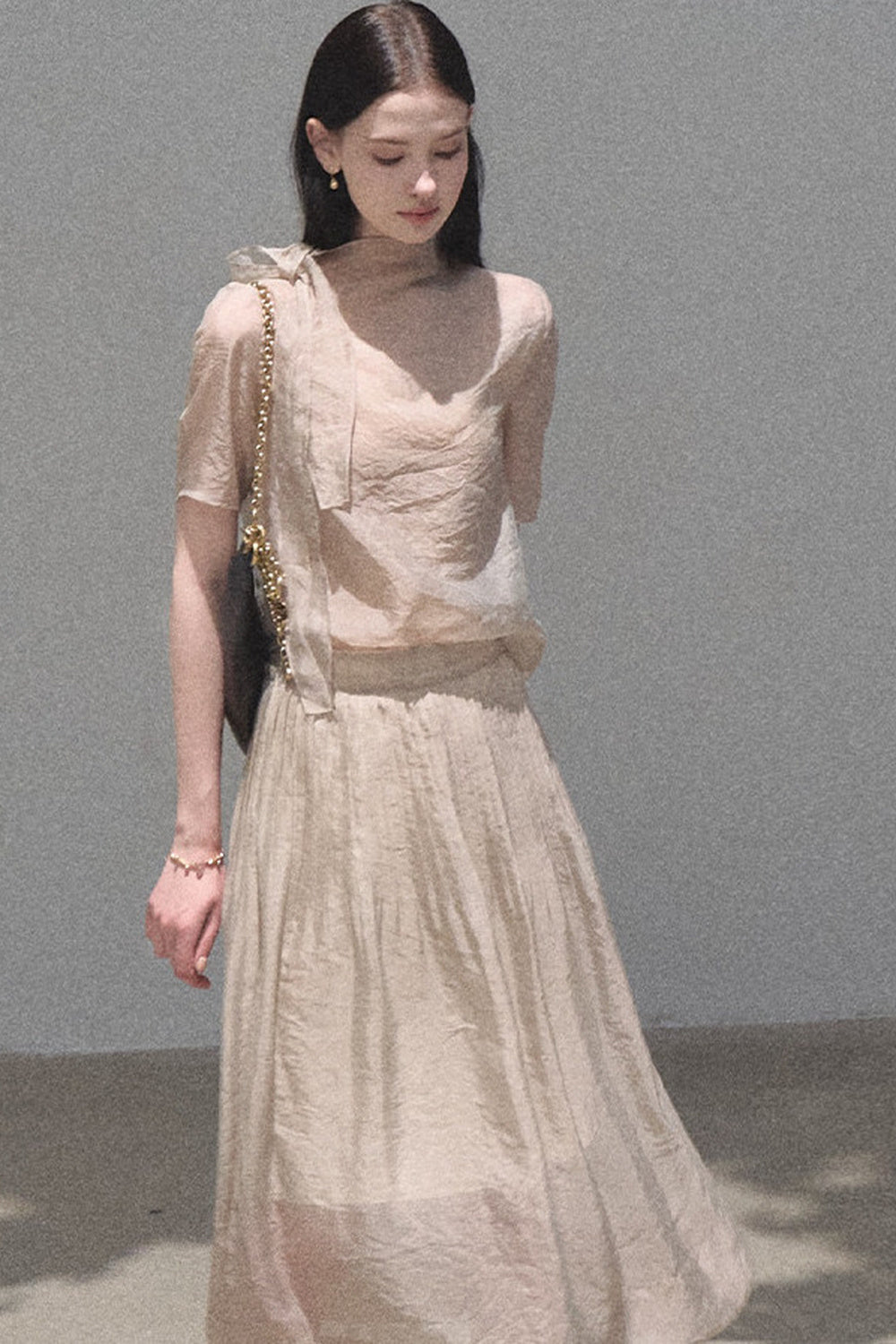 Short-Sleeved Chiffon Blouse and Pleated Mesh Skirt Set-Up
