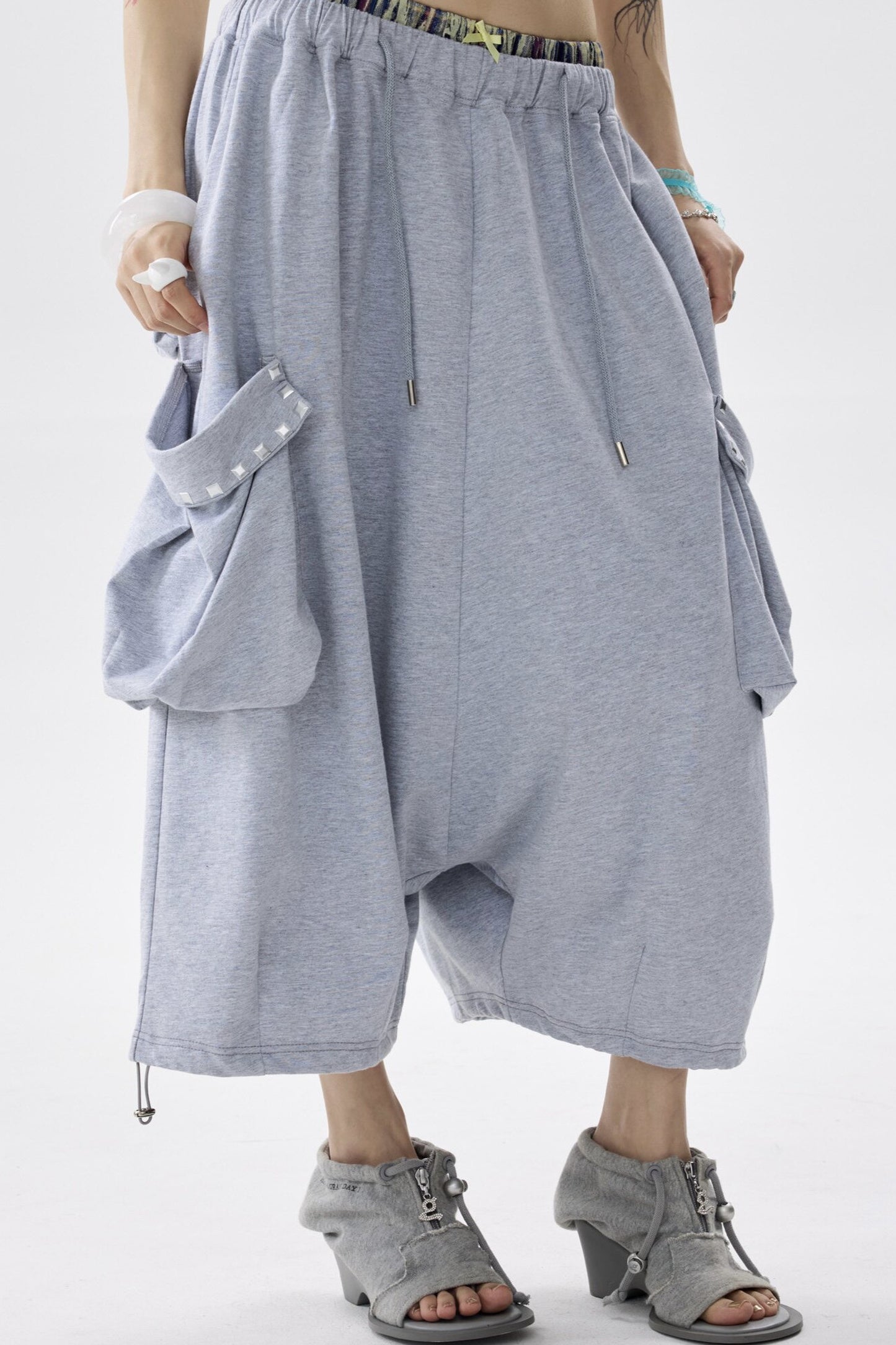 Pantalon de survêtement à carreaux avec empiècements et strass