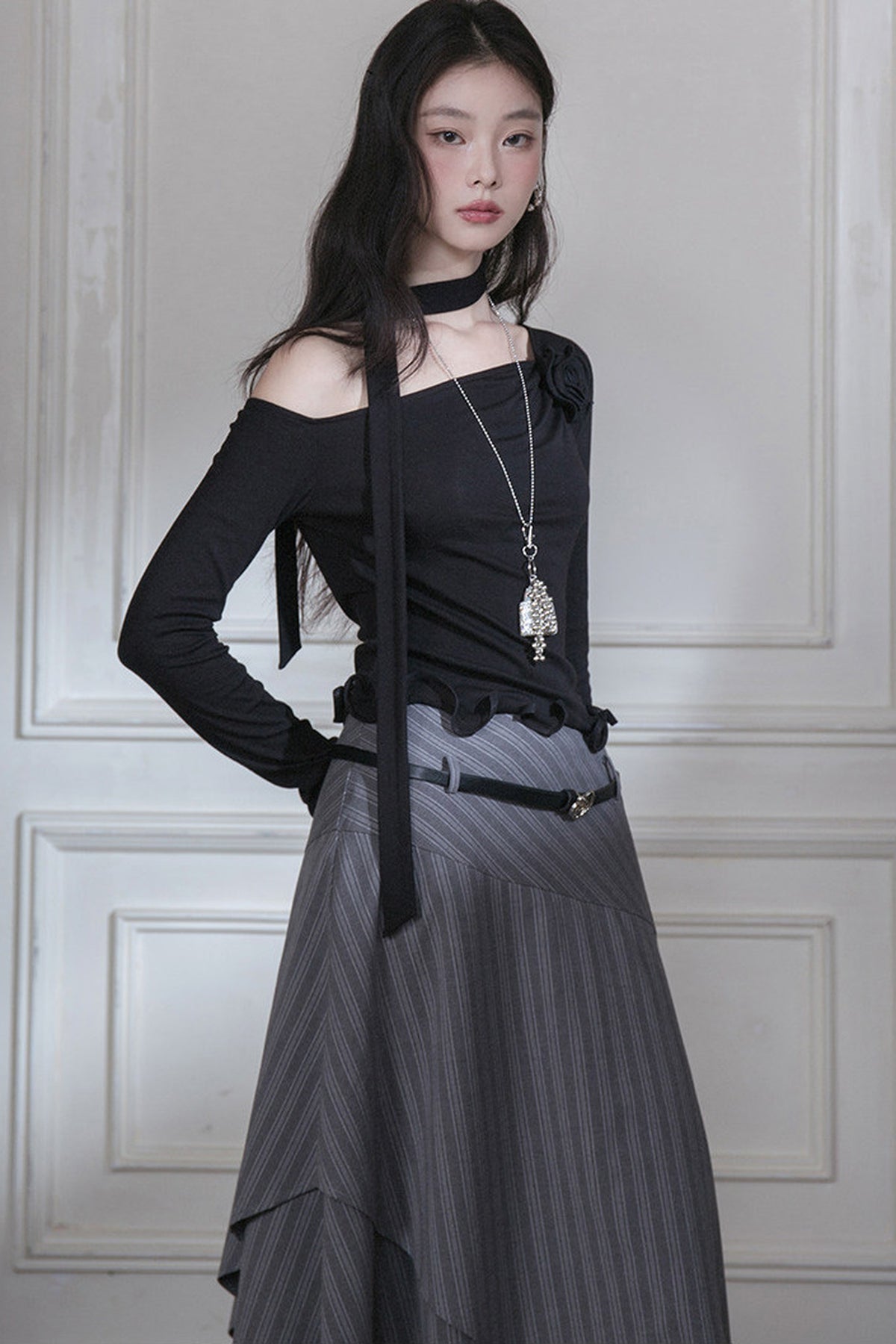 Off-Shoulder Wavy Edge Knit Top and Skirt Set