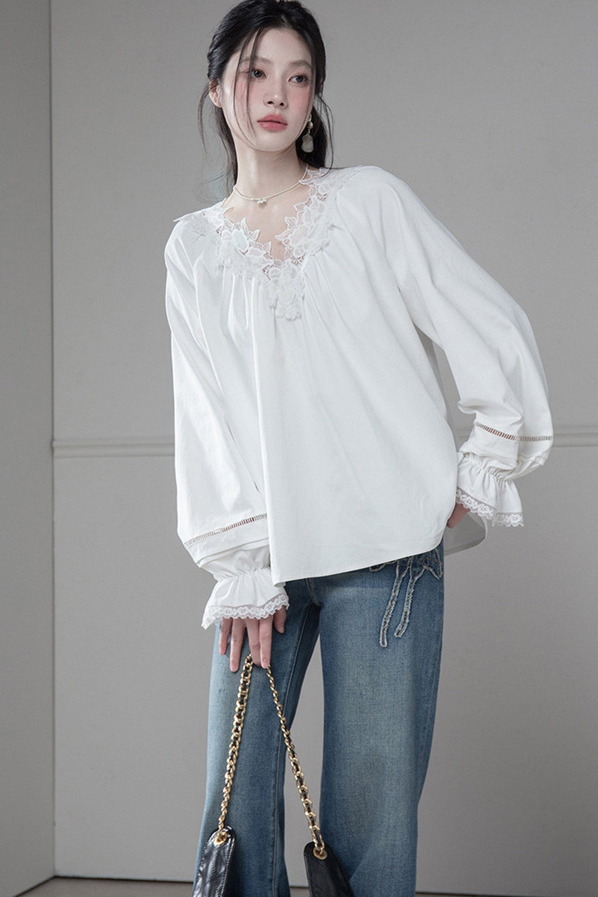 Lace Spliced Long-Sleeved Blouse