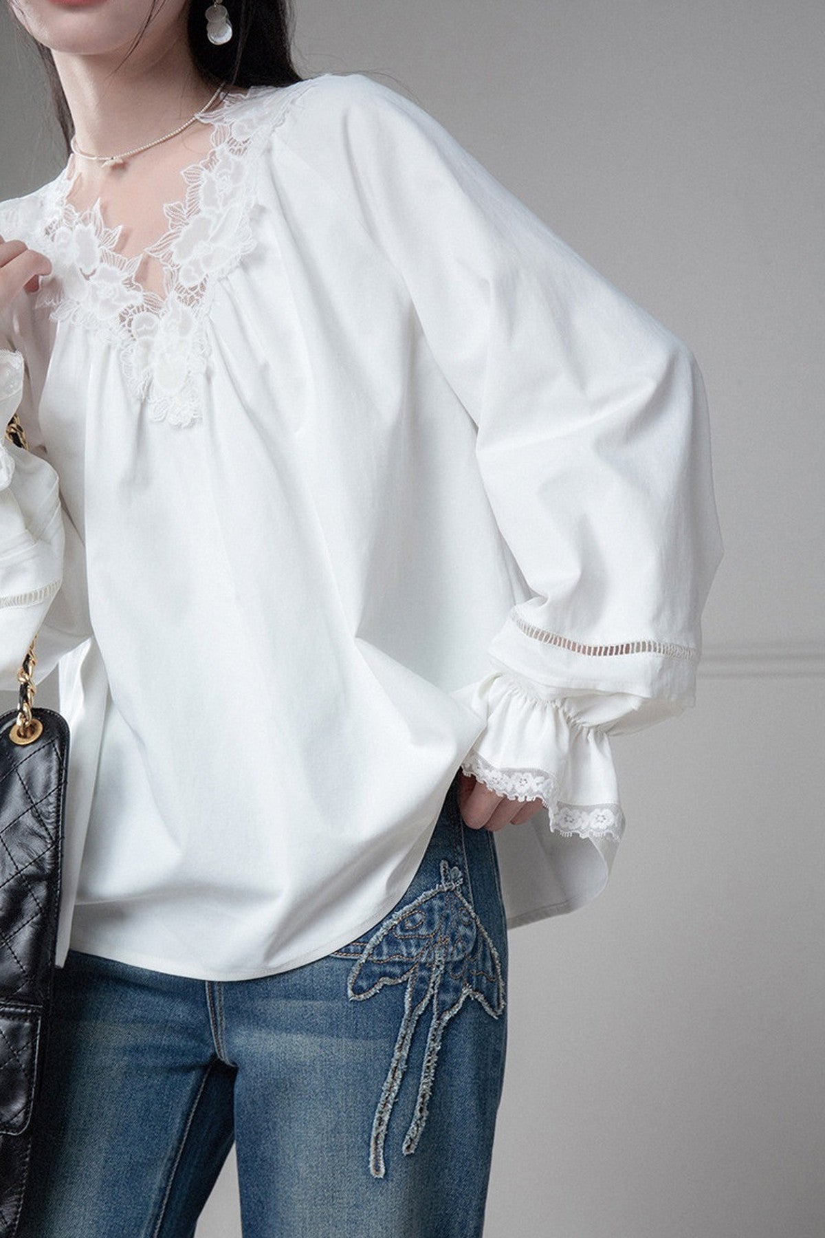 Lace Spliced Long-Sleeved Blouse