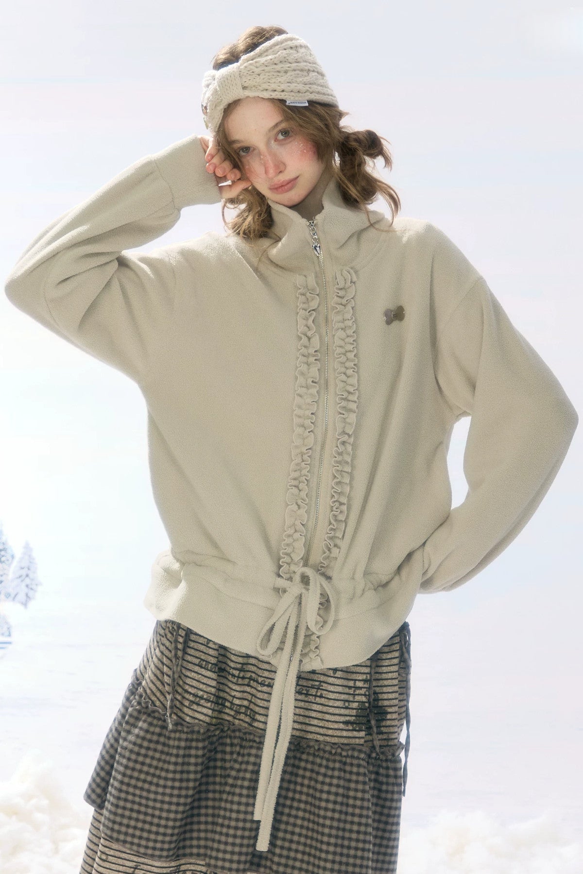 Veste en polaire grise et abricot à fermeture zippée et cordon de serrage