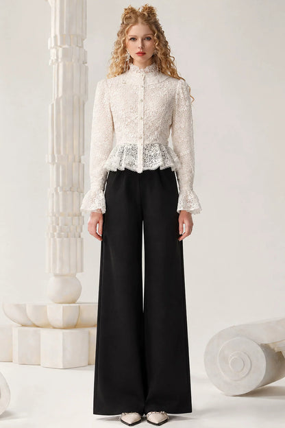 Bluse mit Rüschen und Stehkragen aus Spitze