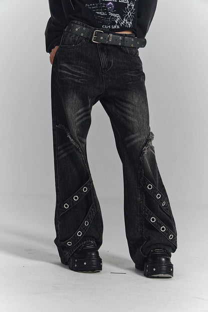 Gewaschene schwarze Jeans mit geradem Bein