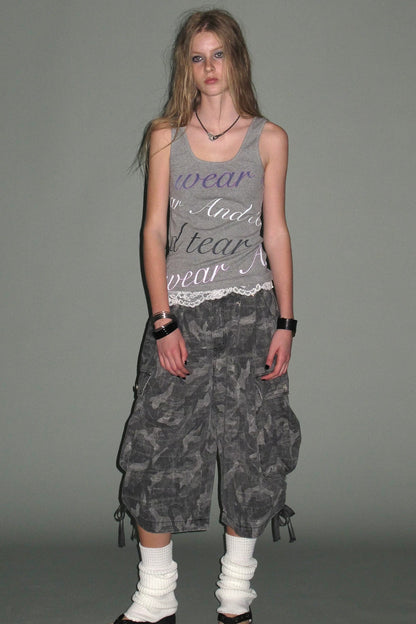 Pantaloni cropped mimetici multi-tasca