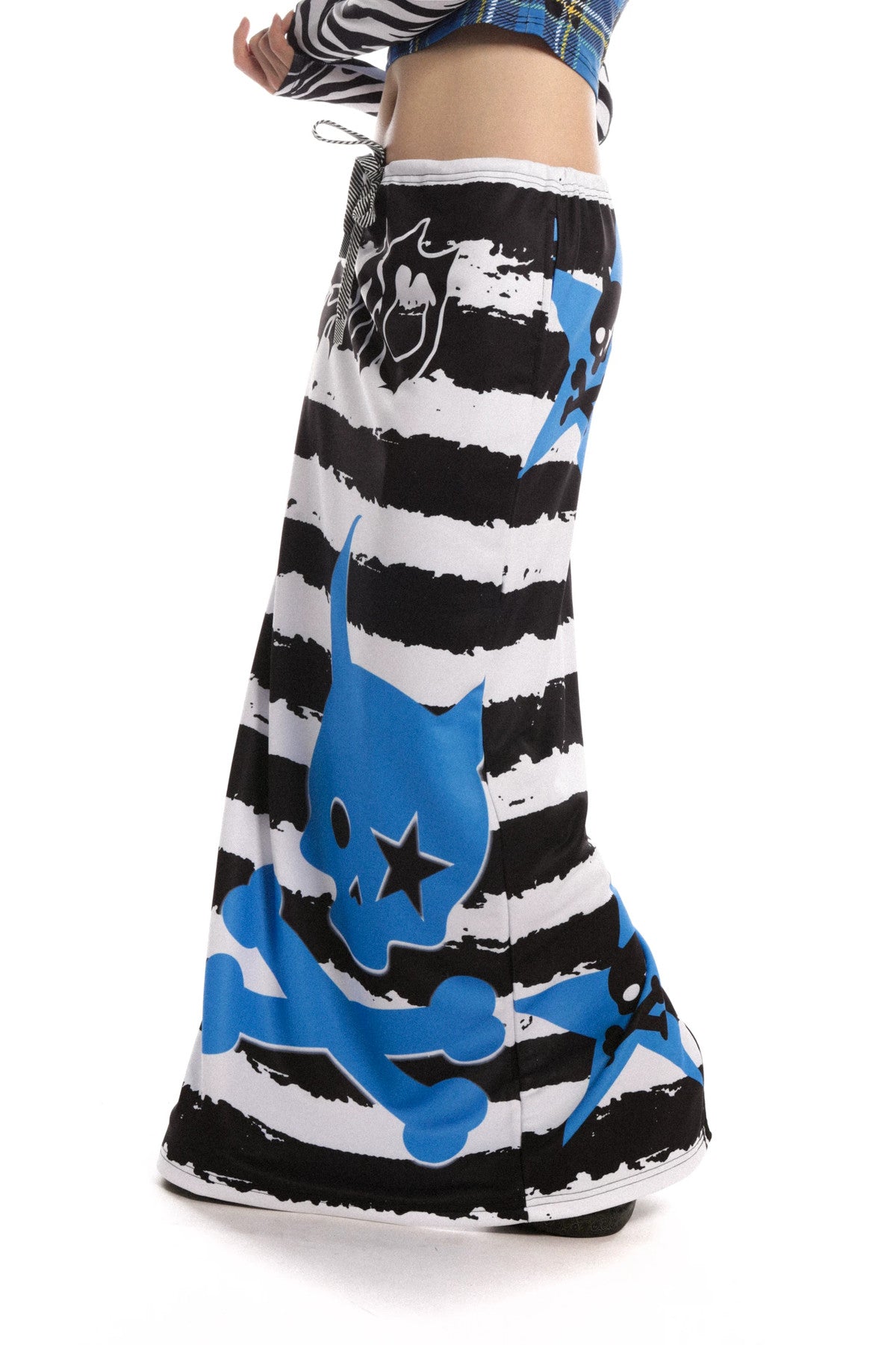 Bodenlanger Rock mit Punkrock-Print