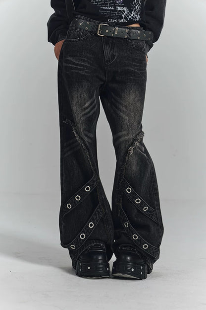 Gewaschene schwarze Jeans mit geradem Bein