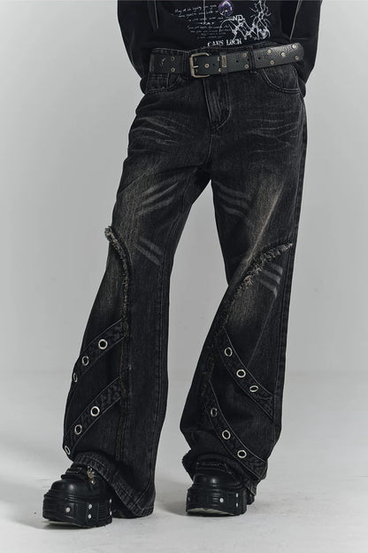 Gewaschene schwarze Jeans mit geradem Bein