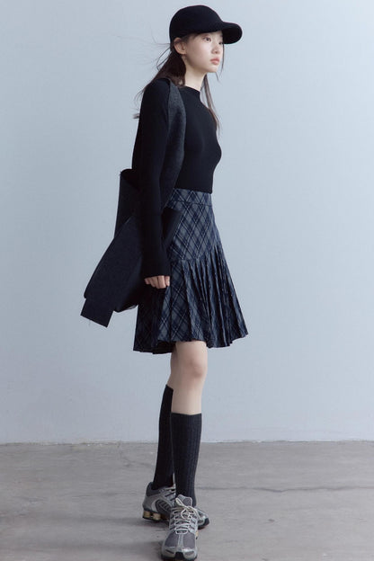 Two-Color Ribbed Knitted Cap