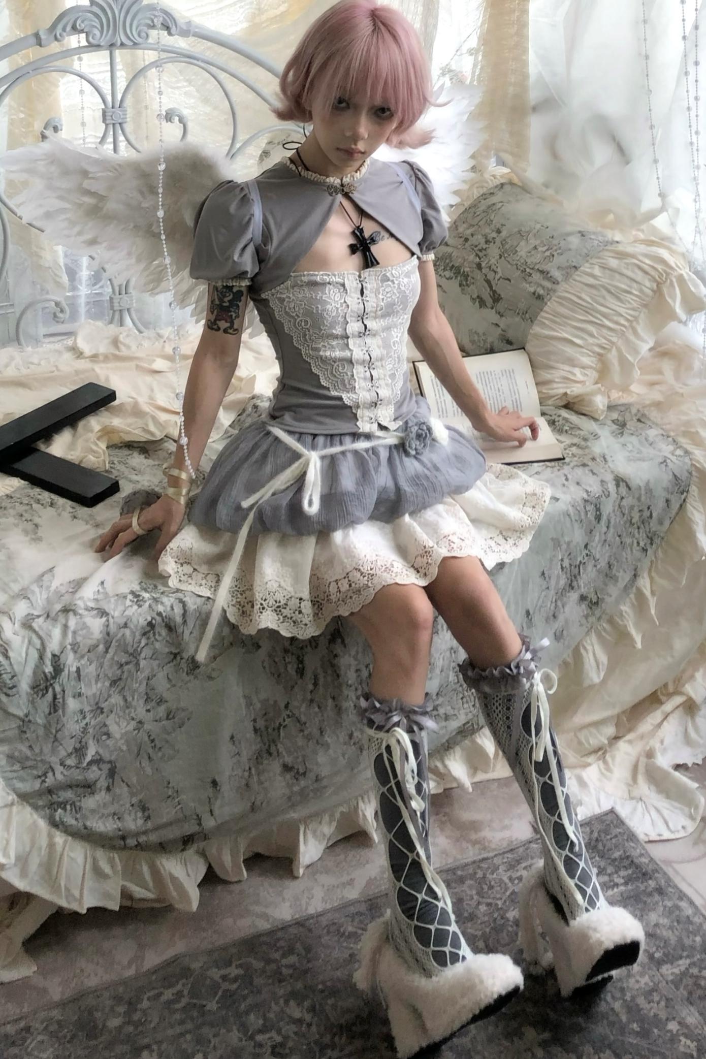 Flower Lantern Cake Skirt Set-Up